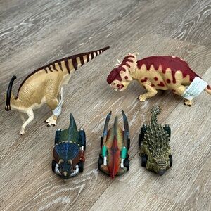 NEW + NWOT. Dinosaur Bundle. 2 Dinosaur figures and 3 Dinosaur cars. 🦕